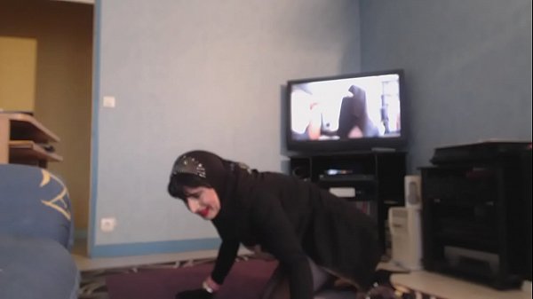 arabic milf big boobs in pantyhose