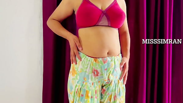 सिमरन की मोटी मोटी चूची देख लो और मुट्ठ मारो