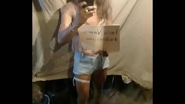 V&iacute;deo de verificaci&oacute;n Lucia mostrando su cartel de verificacion 