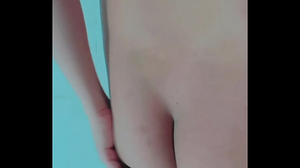 does anyone want to ride me? مين يركب طيزي