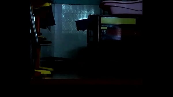 Trai thẳng thay đồ trong ph&ograve;ng gym 1