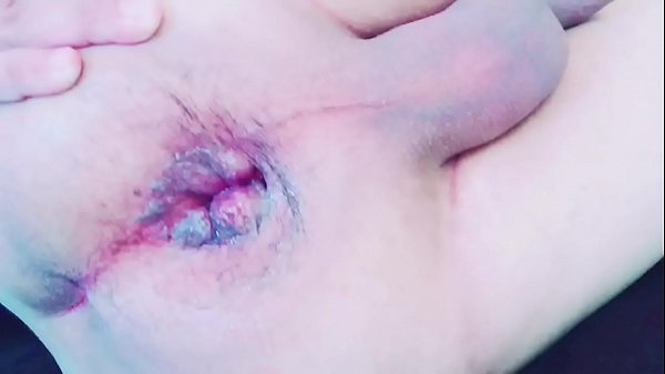 Thick bottom pleasures her ass