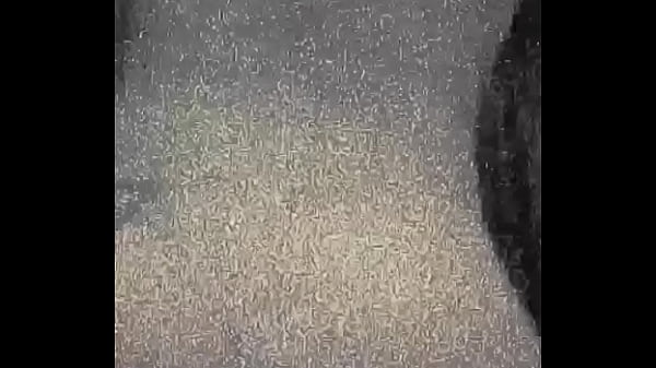 Universitaria gimiendo