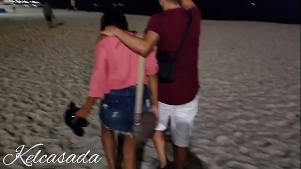 Peguei um gostoso e aproveitei na praia mesmo!! 