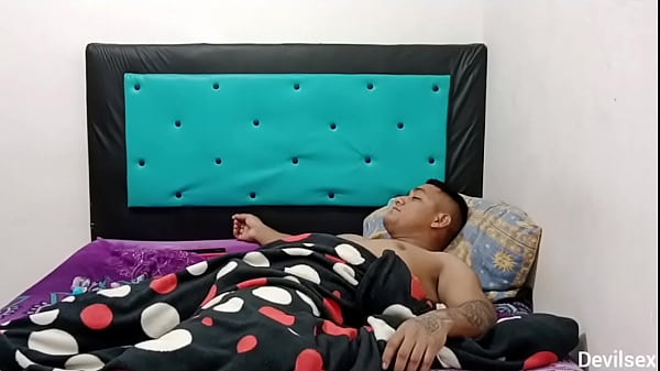 Follandole y chupando le el co&ntilde;o a mi hermanastra