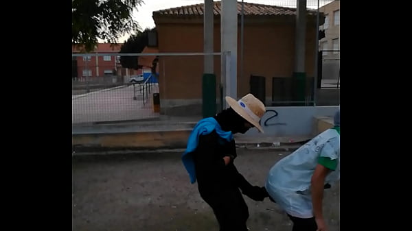 El negro del wasap teru se folla a sus mentiras especial Halloween 31 octubre creepy black le da duro en parque public fuck disfrazes disfrazados negro wasap