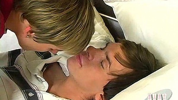 Hot twinks in bareback pounding