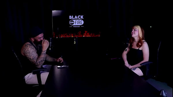 Teve uma crise e voltou pro CLT, tem que humilhar pau pequeno, e quem ela mama, senta ou passa - Middy (WATCH ON: SHEER/RED)