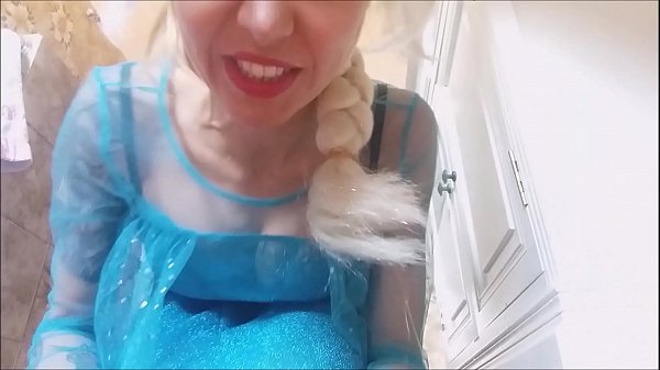 cosplay di ELSA di frozen  