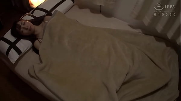 The stepfather, who has been diagnosed with stage 4 liver cancer, comes up with an idea to continue filming his stepson's sex with his wife until he dies....