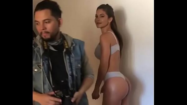 noelia rios mostrando el culo sacandose fotos