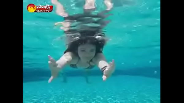 బికినీలో రెచ్చిపోయిన ఇలియానా