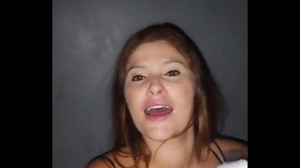 Tomei rola na buceta e leitinho de desconhecido no gloryholi