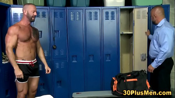 Buff dude face jizzed