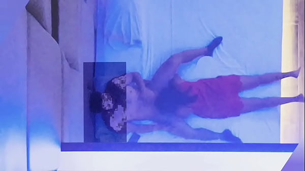 Chupando culo de macho, morena caliente me pasa la lengua en el culo  