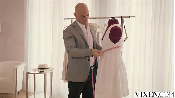 Muscly man fucks skinny brunette