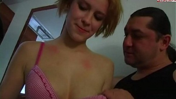 Geficke mit 2 Typen auf Party