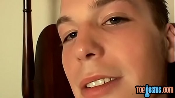 Feet loving twink jerks off hard tool