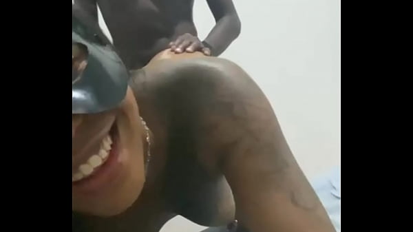 Chamei o Nego Black20cm pra fuder minha buceta na cama do meus pais.  