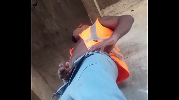 Trabalhador filma se masturbando na obra