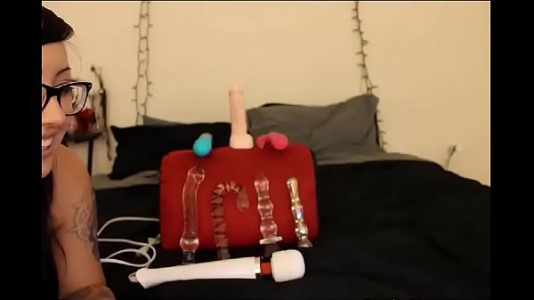 BBW brunette puts a glass dildo in her pussy