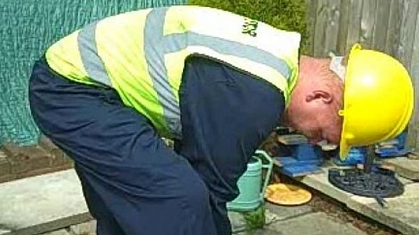 BUILDER HUNK WANK AND CUM