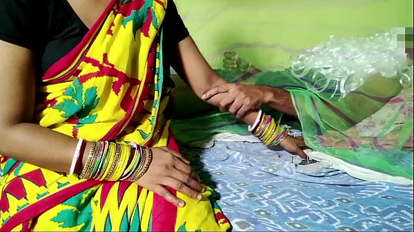 जवान बहू ने ससुर को लैंड हिलाते देखा फिर बड़ा लंड देख के चुदवा लिया 