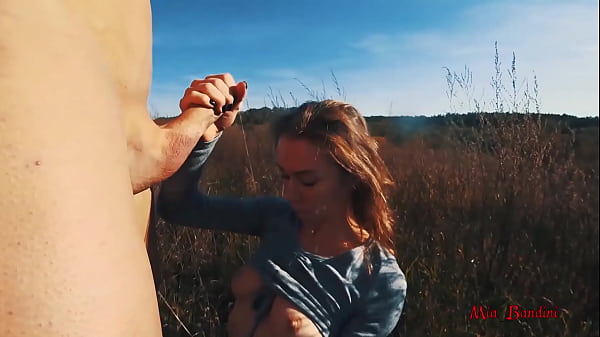 ФИТНЕСС ПАРА ТРАХАЕТСЯ НА ПРИРОДЕ