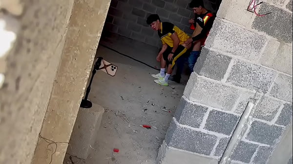 Que rico espiar en obras negras a los cabrones que hacen cruising