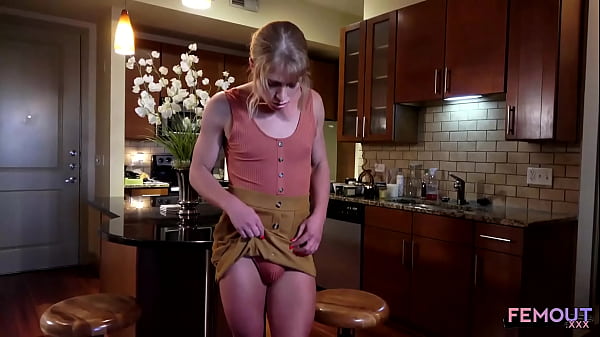 Amateur babe Dahlia Bloom bares all