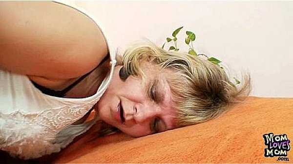 Granny woman Filipa moans like crazy when masturbates