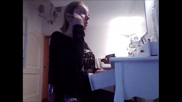 mi taglio le unghie senza mutande e poi...