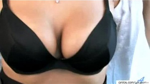 Secr&eacute;taire fait un strip tease au bureau.MP4