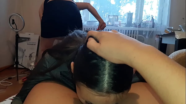 Housekeeper cleaned the house and my girlfriend licked pussy