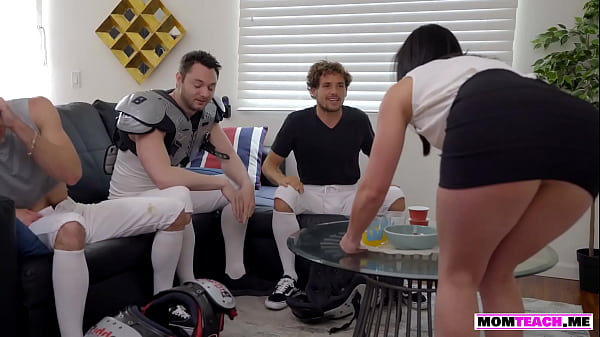 Mature stepmom gets double penetrated raw hardcore  