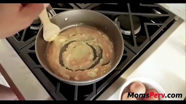 Fucking stepmom while's busy cooking