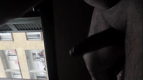 Flashing naked to curious old woman