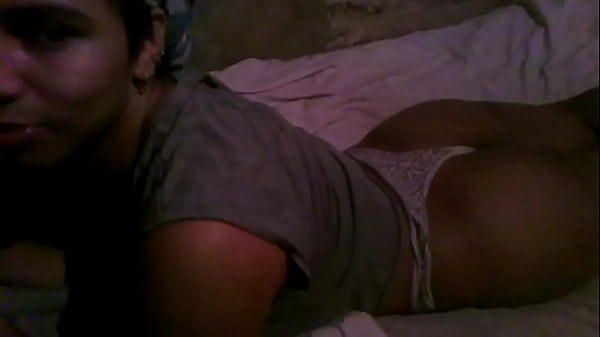 Travesti linda cola mueve para la camara 