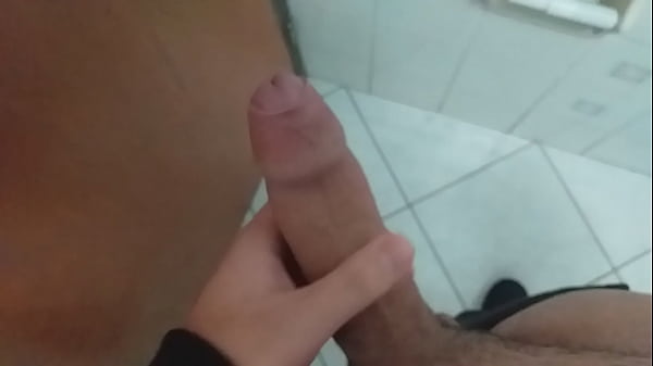 Mi verga a la espera de follar con una vagina virgen