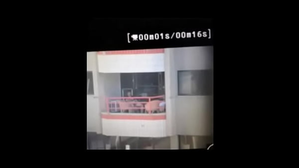 Flagra de punheta da sacada do pr&eacute;dio