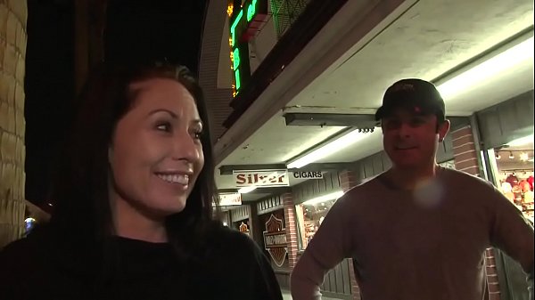 Althea si fa chiavare da un uomo u. in una stanza d&rsquo;albergo