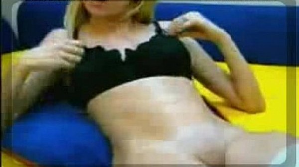 cutie Rubs Pussy070507