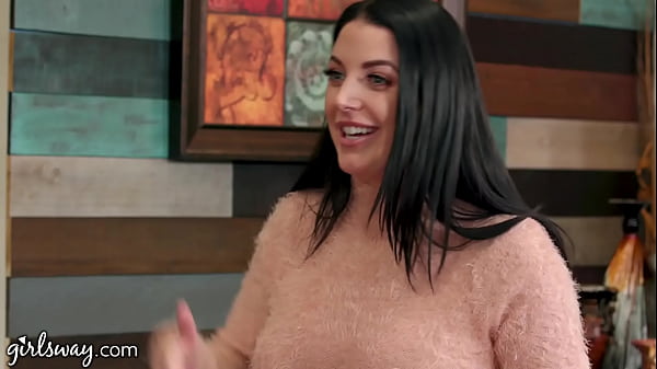 Girls Try Lesbianism For The 1st Time