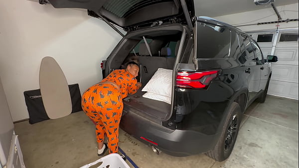 Stepsister Waved Her Big Booty Around Her Big Stepbrother