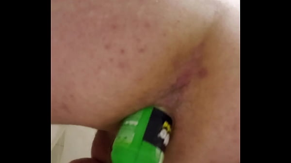 Anal en ba&ntilde;o con cartucho 