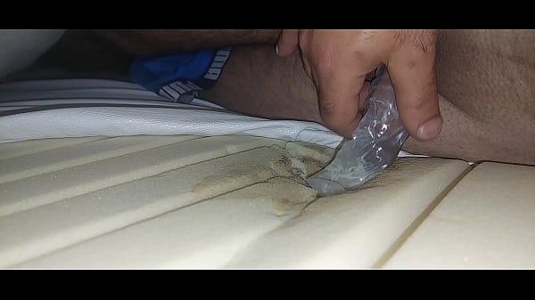 fut salteaua si ejaculez sperma in prezervativ 