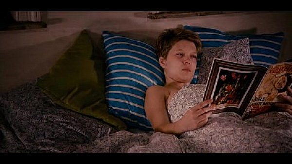 Ad&egrave;le Exarchopoulos nude in La vide d'Ad&egrave;le part6