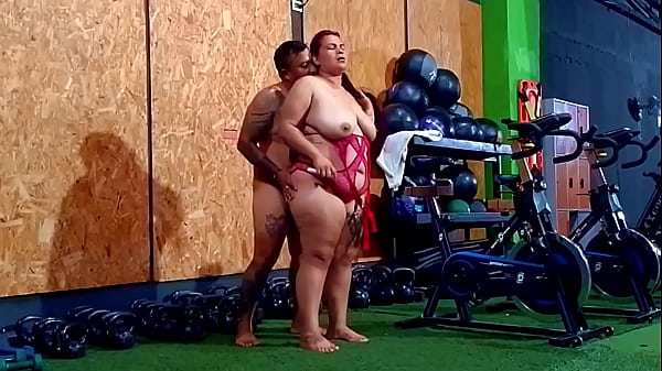 Fucking slutty Dronil in the public gym. This chubby babe sucks my cock in the spinning area and we fuck next to the weights. She rides deliciso. Can I lend her to you?