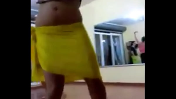 Morrita grabada bailando muy puta