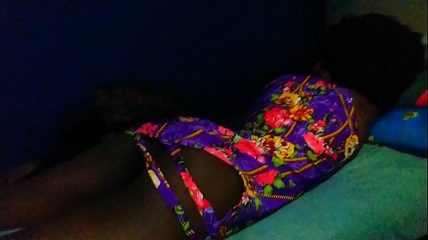 UMA LOIRA UMA NEGRA DELICIOSA E UM NOVINHO S&Oacute; NA PUTARIA